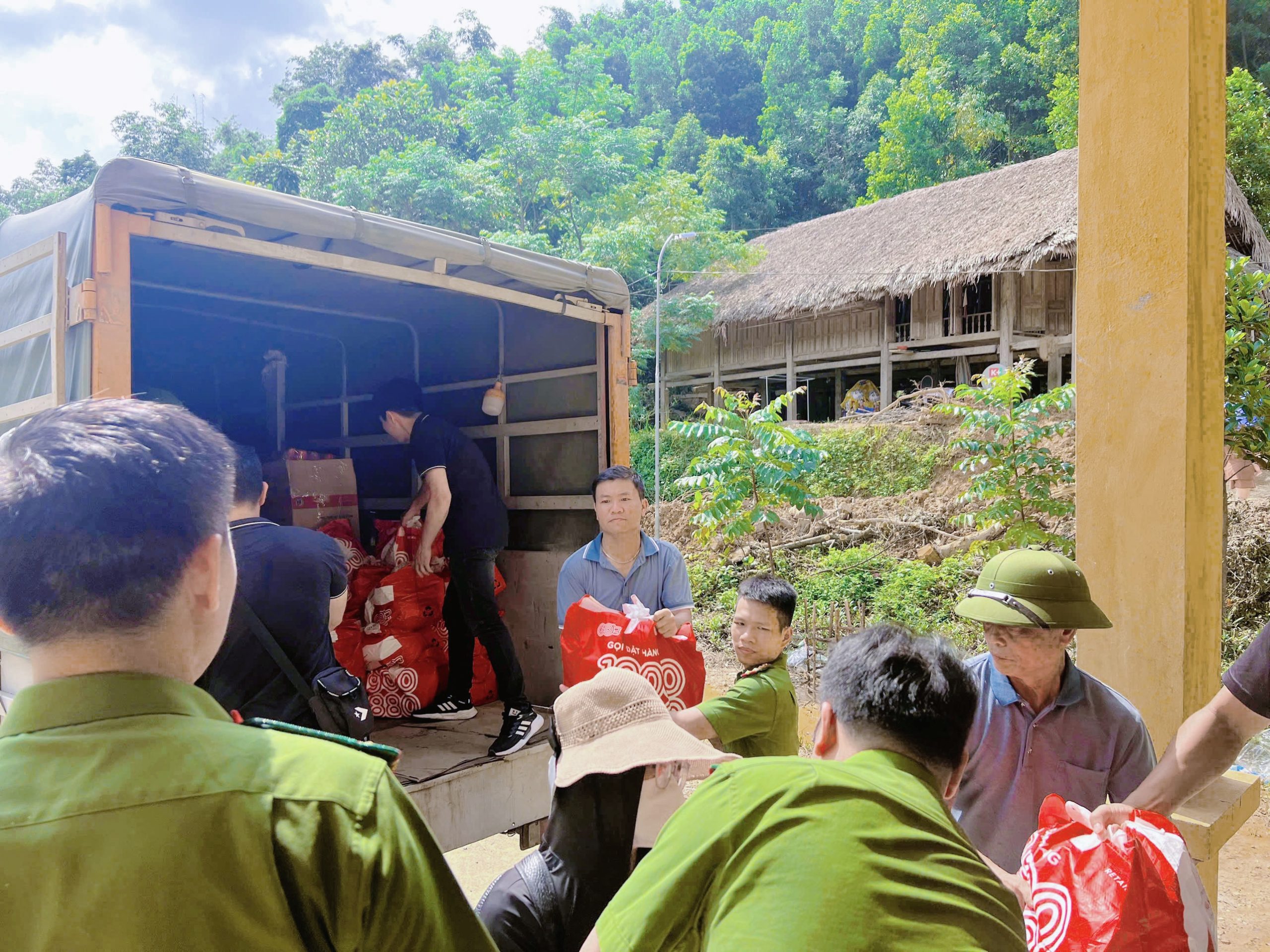 Công ty PPL trao quà cứu trợ và thiện nguyện tại tỉnh Tuyên Quang 5 IMG 9615 scaled