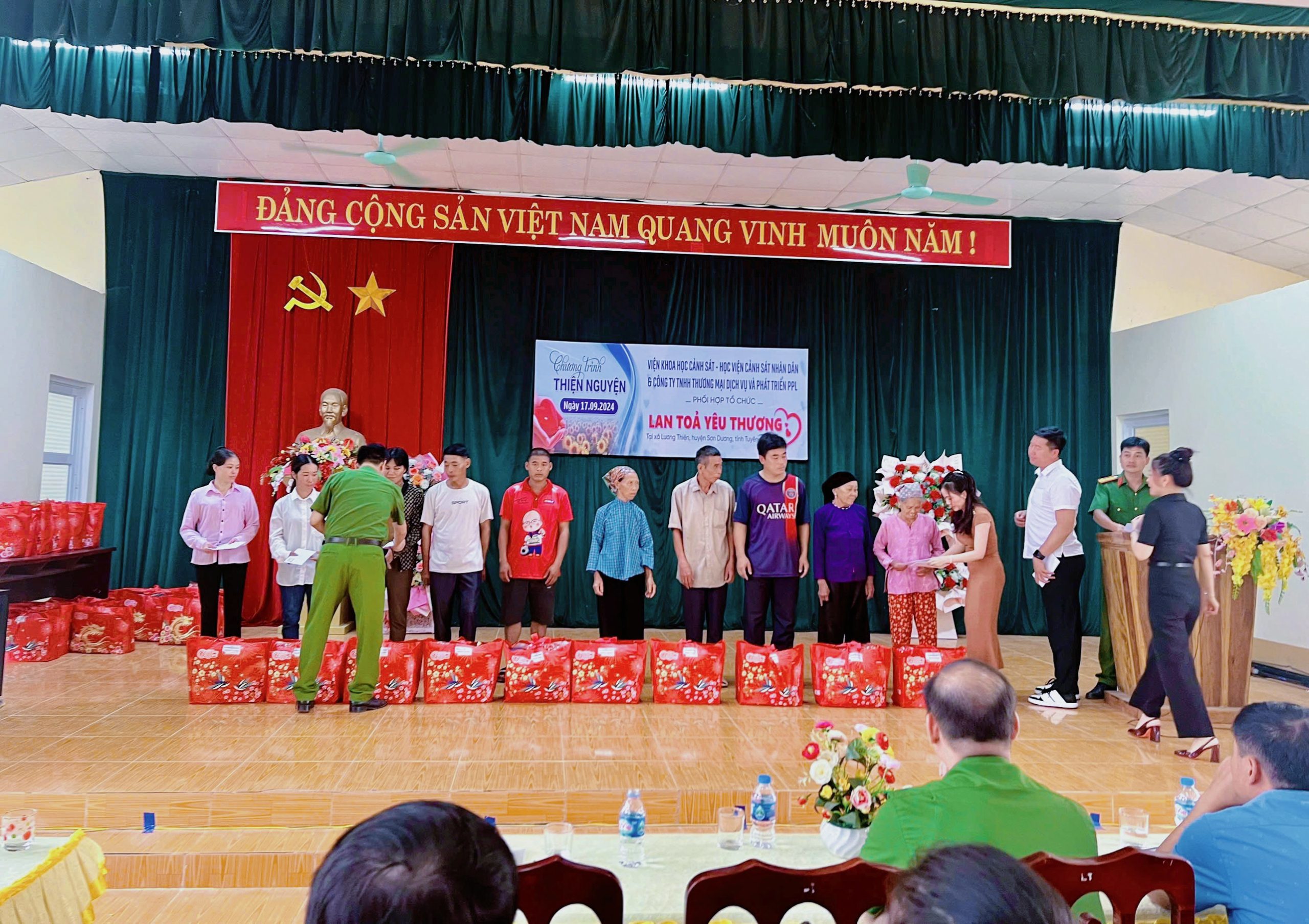 Công ty PPL trao quà cứu trợ và thiện nguyện tại tỉnh Tuyên Quang 8 IMG 9640 scaled